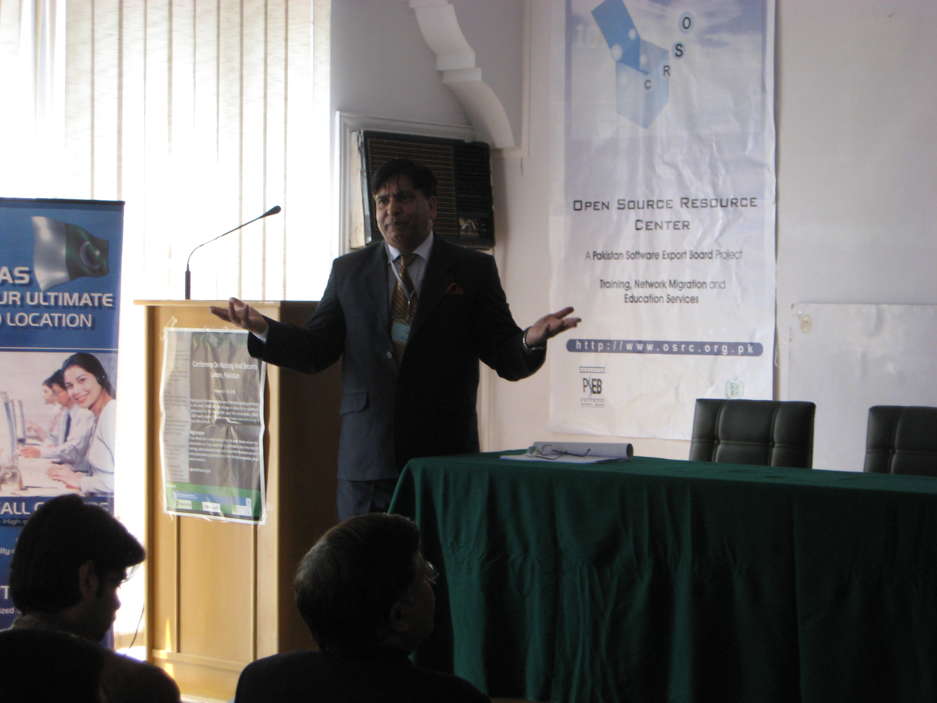 Prof. Dr. Aftab Malik during his talk.